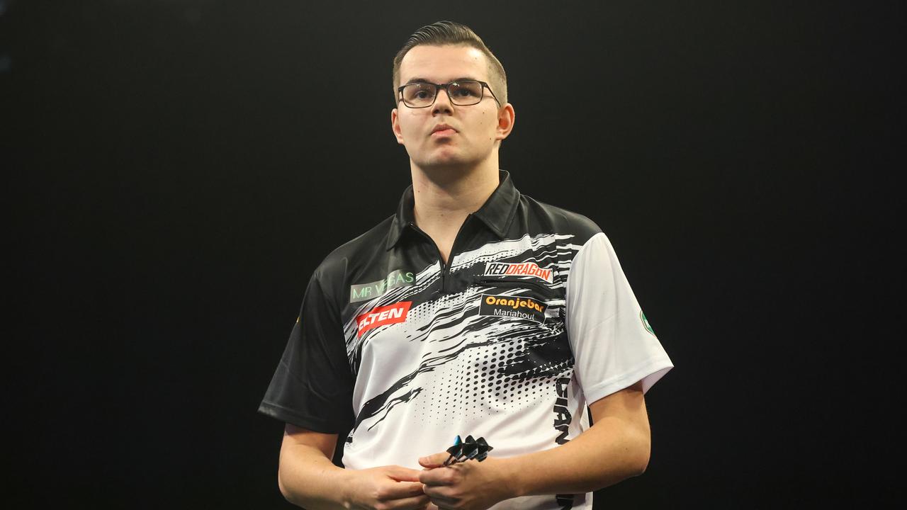 Toptalent Van Veen verliest verrassend van Leung op WK Darts