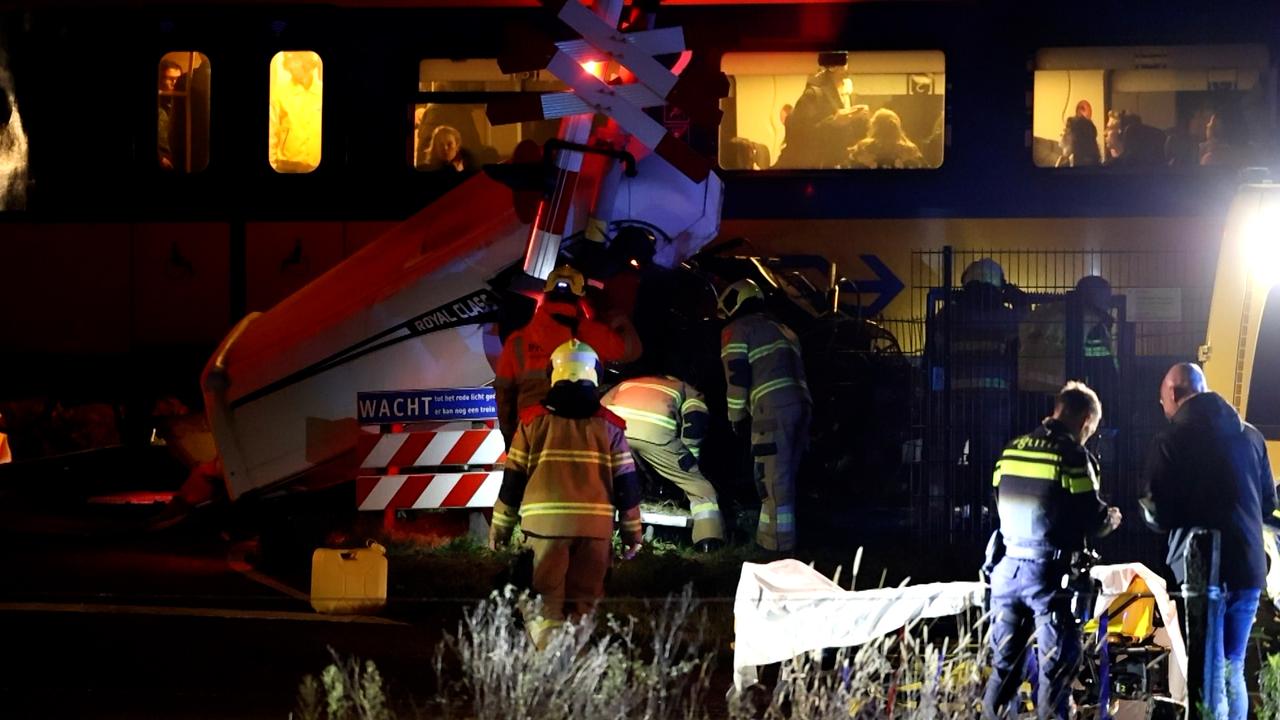 Treinbotsing met paardentrailer in Boxtel: bestuurder ernstig gewond, paard overleden