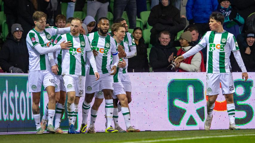 Willem II staat steviger aan kop na overwinning in derby tegen NAC, Groningen draait achterstand om