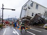 Aantal slachtoffers aardbeving Japan stijgt naar 100, nog 222 personen vermist