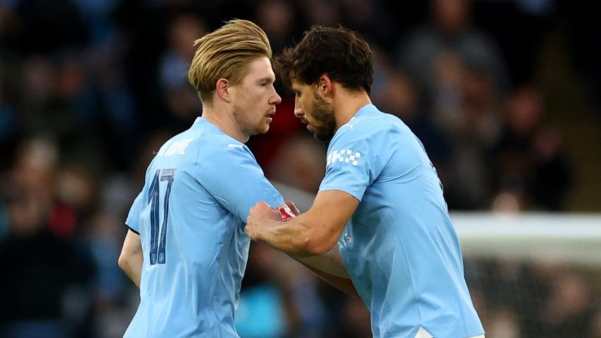 De Bruyne helpt Manchester City naar ruime zege in FA Cup met assist bij rentree