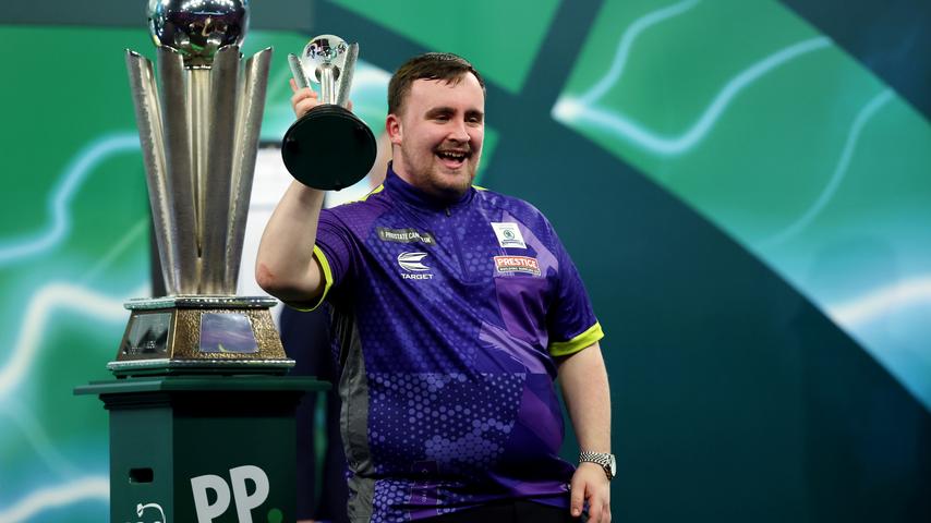 Humphries maakt droom waar en wint wereldtitel darts voor 16-jarige Littler