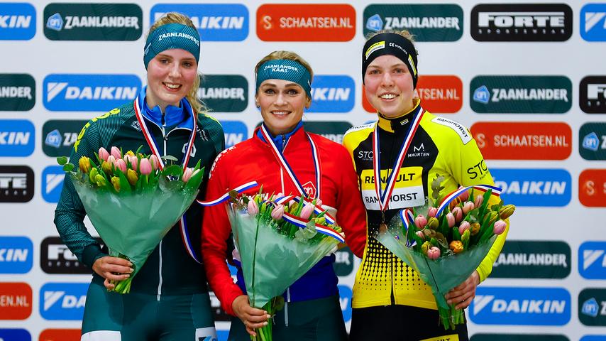 Irene Schouten wint achtste nationale marathontitel op rij in geleend schaatspak